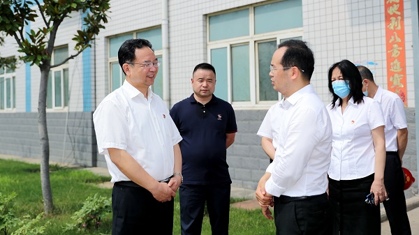 郑州市委常委、市纪委书记杜新军一行莅临南宫NG28调研指导事情